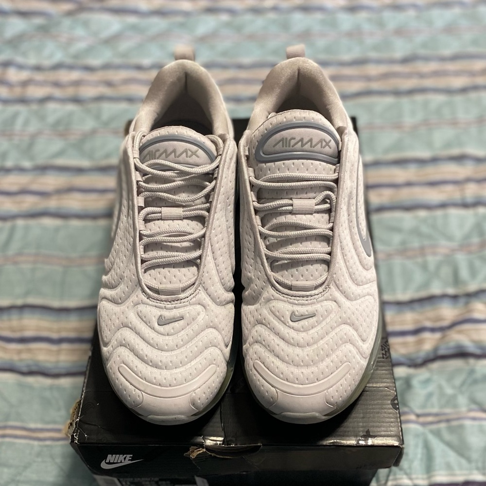 Women’s Nike sneakers